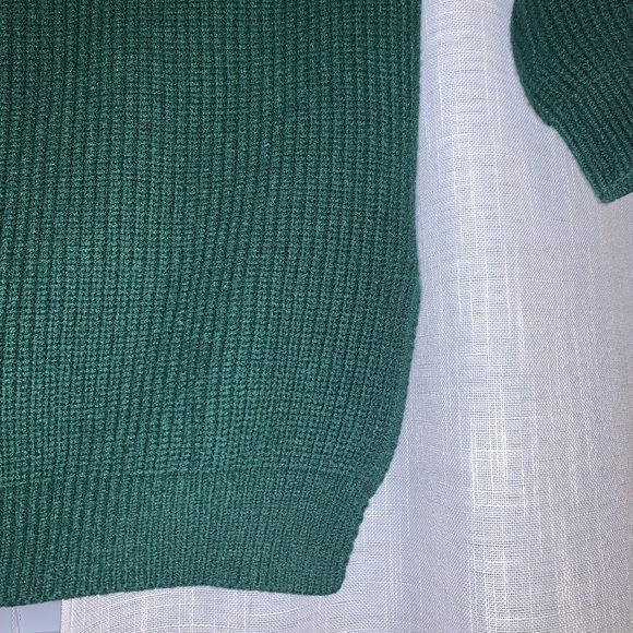 “Cold shoulder” green chunky sweater - Picture 3 of 4